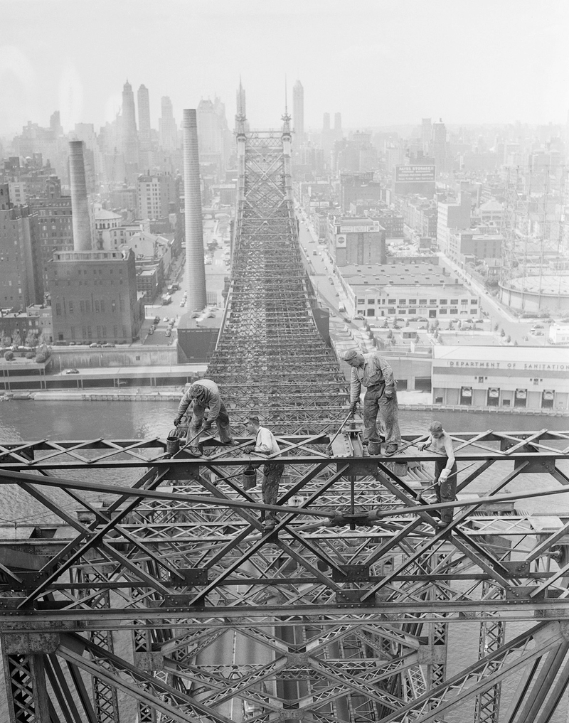 Illustration for article titled 21 Views Of Workers Struggling With Megastructures